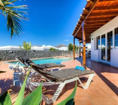 Villa Puerto Del Carmen Sleeps 8 With Pool&wifi