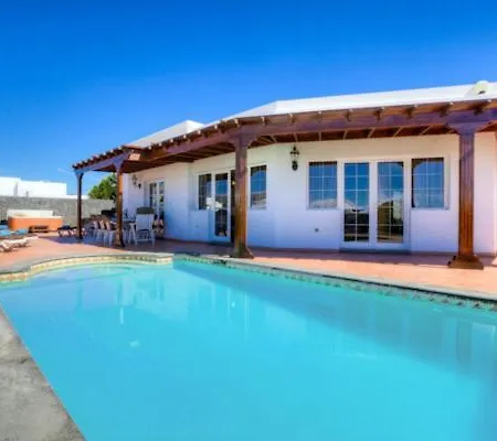 Puerto Del Carmen Sleeps 8 With Pool&wifi