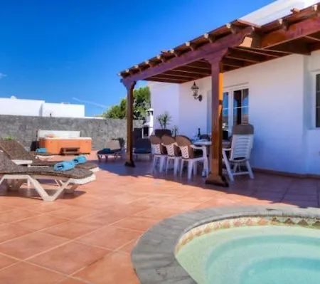 Puerto Del Carmen Sleeps 8 With Pool And Wifi Villa *