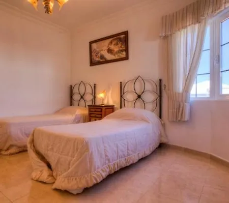 Villa Puerto Del Carmen Sleeps 8 With Pool And Wifi *