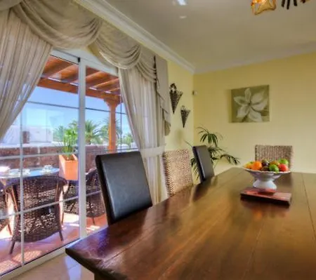 Villa Puerto Del Carmen Sleeps 8 With Pool And Wifi