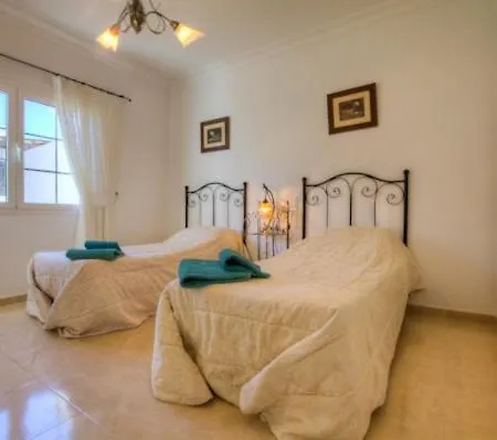 Puerto Del Carmen Sleeps 8 With Pool And Wifi Villa